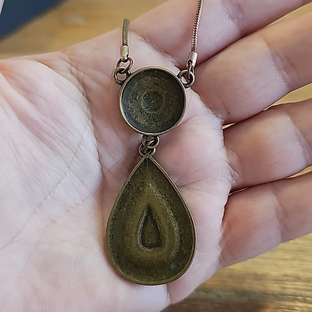Claire's Turquoise Teardrop medallion necklace